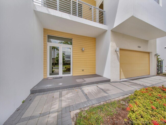 10081 NW 75th Terrace