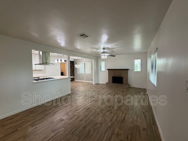 Photo - 2514 E Fairmount Ave
