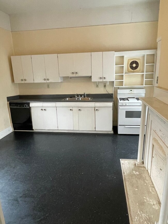 Photo - Spacious 2BD/1BA Uptown Unit D