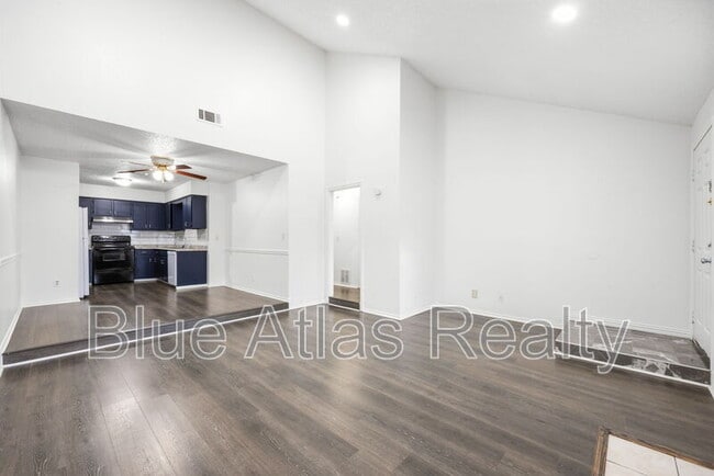 Photo - 916 Hilltop Dr