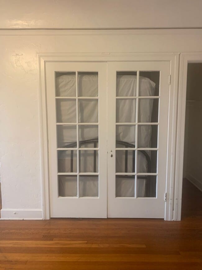 Building Photo - Mission Hills Studio