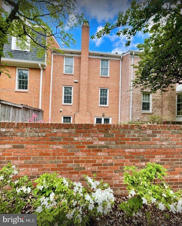Building Photo - 6633 McLean Ct