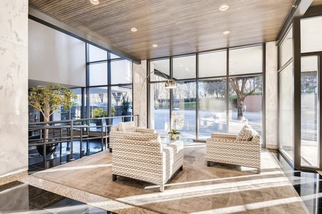 Building Photo - 620 Peachtree St NE Unit 1007