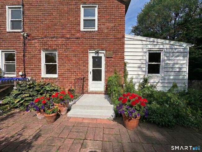 Building Photo - 94 Garden Dr
