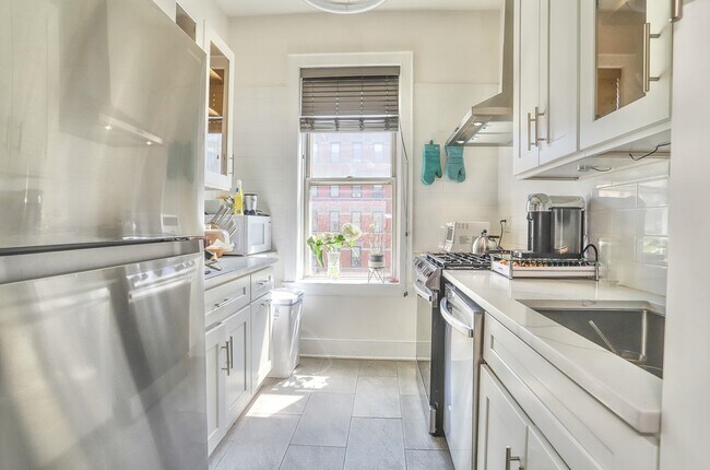 Building Photo - 103 12th St Unit 5
