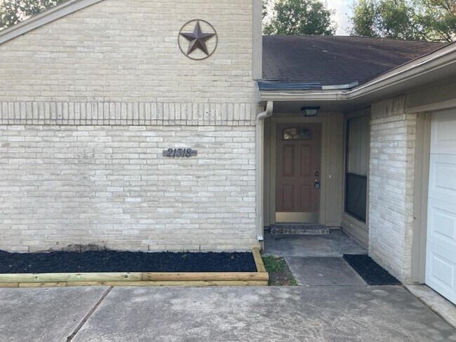 Photo - 21318 Meadowhill Dr