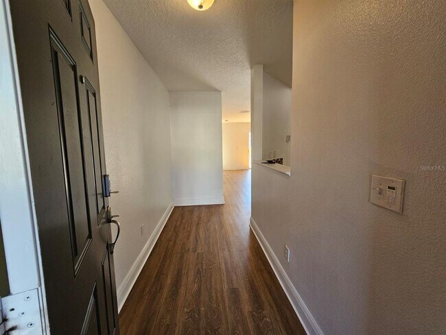 Photo - 608 Cresting Oak Cir