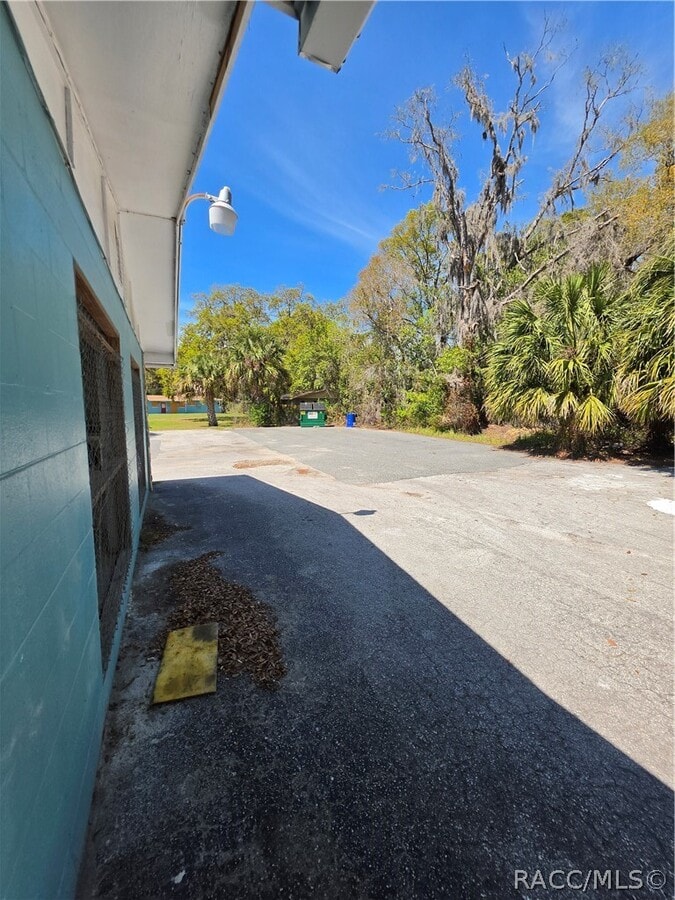 Photo - 645 NE 10th St