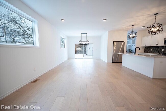 Photo - 3351 Cummings Ave