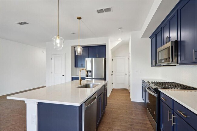 Photo - 727 Carmes Dr
