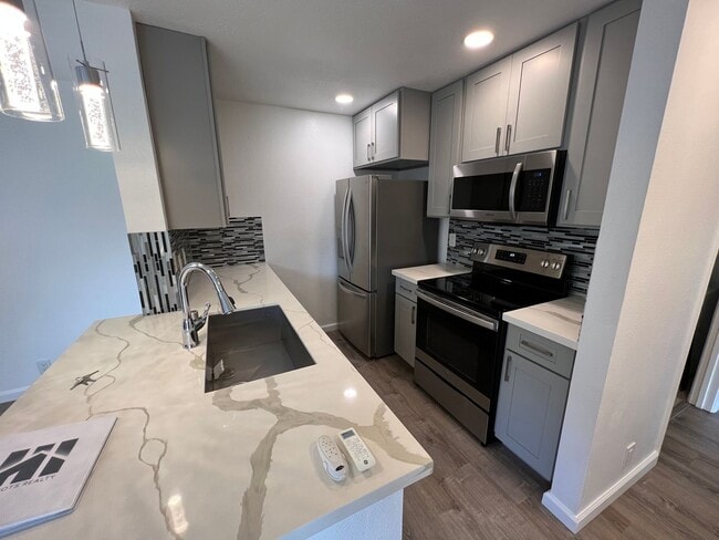 Building Photo - For Rent - [Ridge at Launani Valley] 95-510 Wikao St. #M106