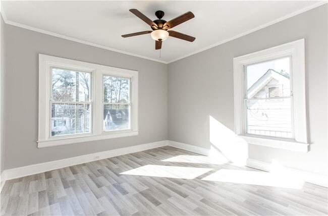 Photo - 1665 Beecher St SW