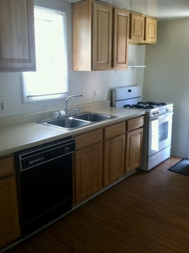 Building Photo - 127 S 17th St Unit 1 Rental