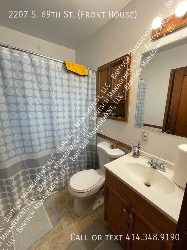 Photo - 2207 S 69th St