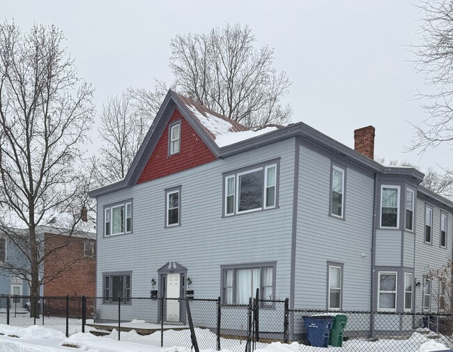 Building Photo - E. HIGH STREET Unit 3