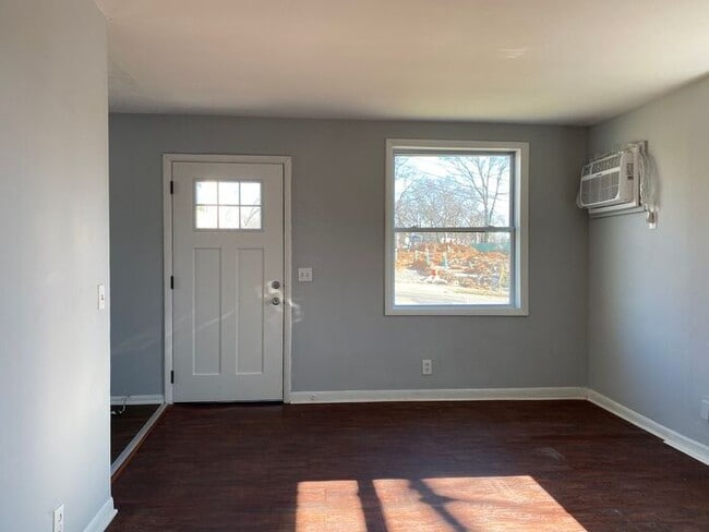 Photo - 2 Bed / 1 Bath Apartment on 2nd Ave - Walk Downtown!