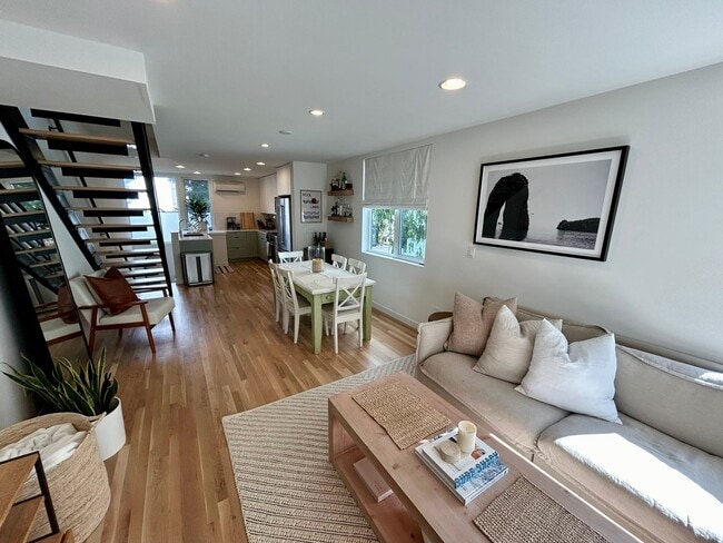 Photo - Spacious Ballard Townhome- 2 Bedrooms with Parking