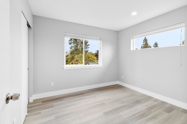 Photo - 5724 Sterling Ave Unit 105