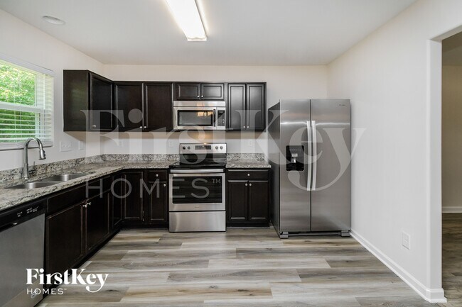 Photo - 4019 Maderia Dr NW