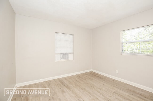 Building Photo - 3015 Lansdell Dr