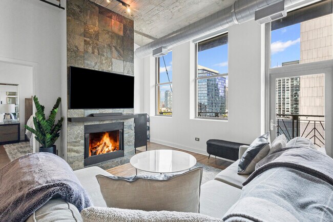 Photo - 758 N Larrabee St