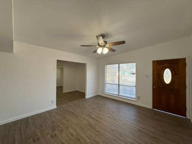 Photo - 2934 Hatton St