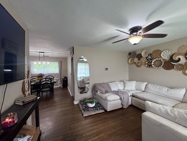 2041 Midway Ave