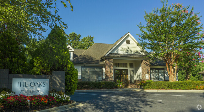 Building Photo - The Oaks at Lakeshore Rental