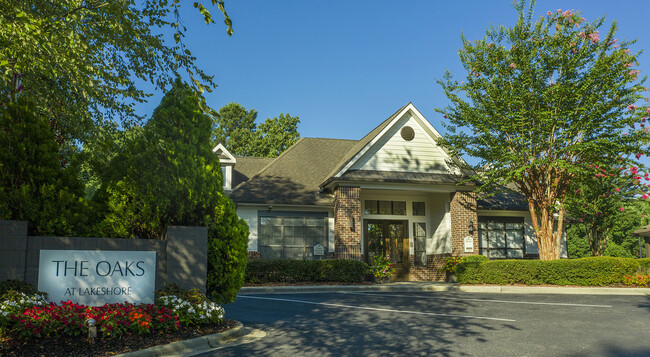 The Oaks at Lakeshore - The Oaks at Lakeshore Apartments