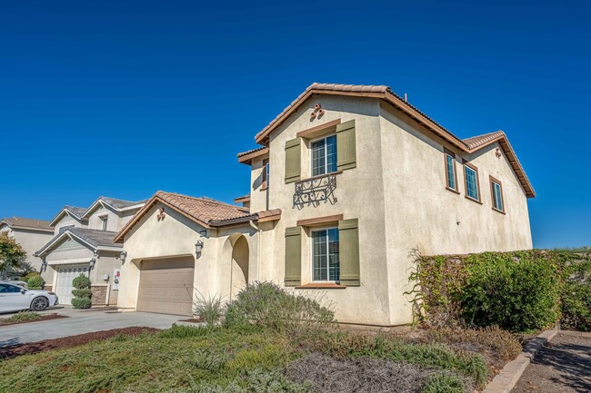 Photo - Large Single Family, 5 Bed 3 Bath, Corona-Norco Unified School District.