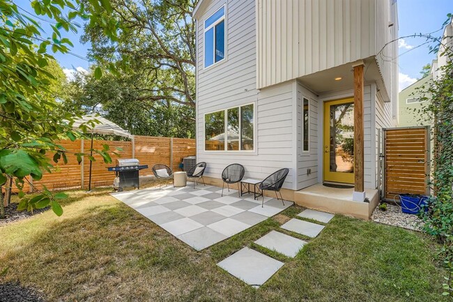 Photo - 814 N Bluff Dr