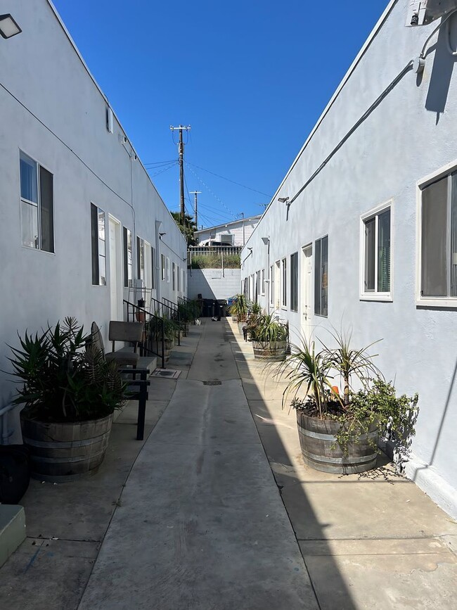 Building Photo - 819 S Palos Verdes St Unit E1
