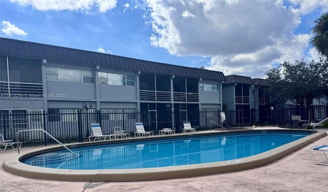 Building Photo - 7320 NW 85th Ct Unit 205