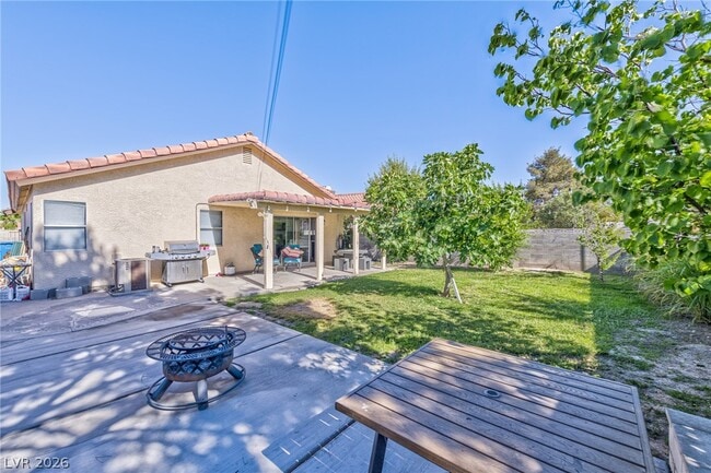 640 Whispering Palms Dr