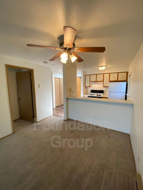 Photo - 910 N 104th St