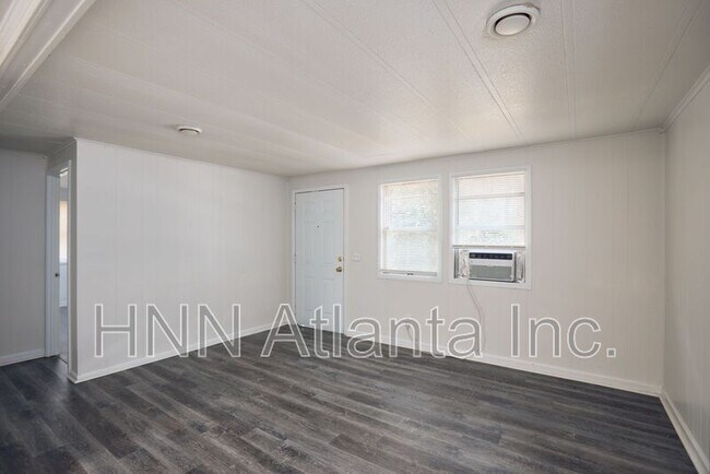 Photo - 2555 Lloyd Rd