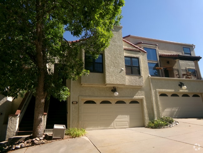 Building Photo - 1530 S Quebec Way Rental