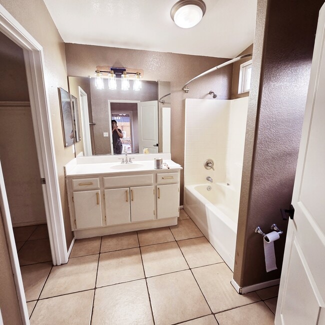 Photo - 2219 Camino Dr