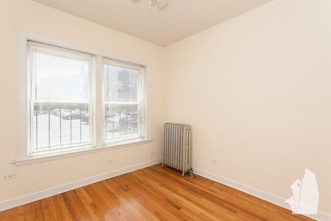 Photo - 3912 N Pine Grove Ave Unit 3918-2