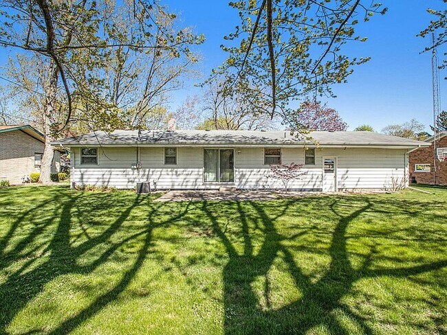 Photo - 3-bedroom, 1.5 bathroom, fully furnished home