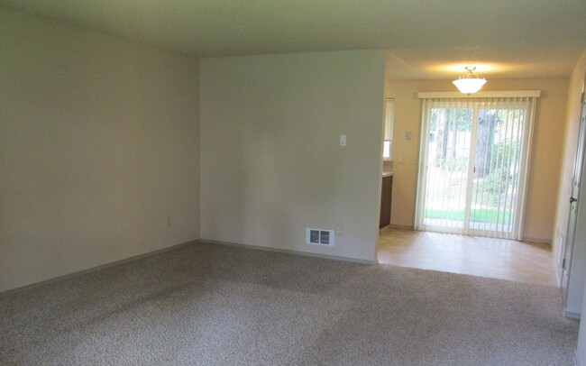Photo - DUPLEX - 2 BED 1 BATH WITH 1 CAR GARAGE IN CENTRAL PORT ORCHARD! Unidad 2