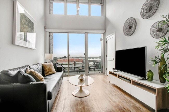 Building Photo - 1168 S Barrington Ave Unit 604