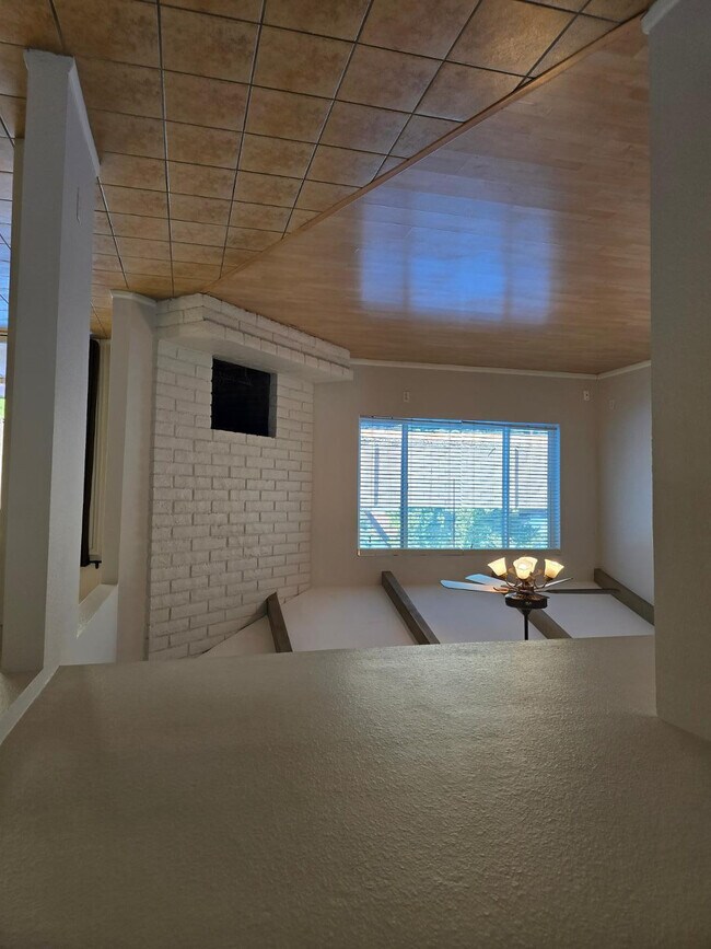 Photo - 1615 W Summit Pl