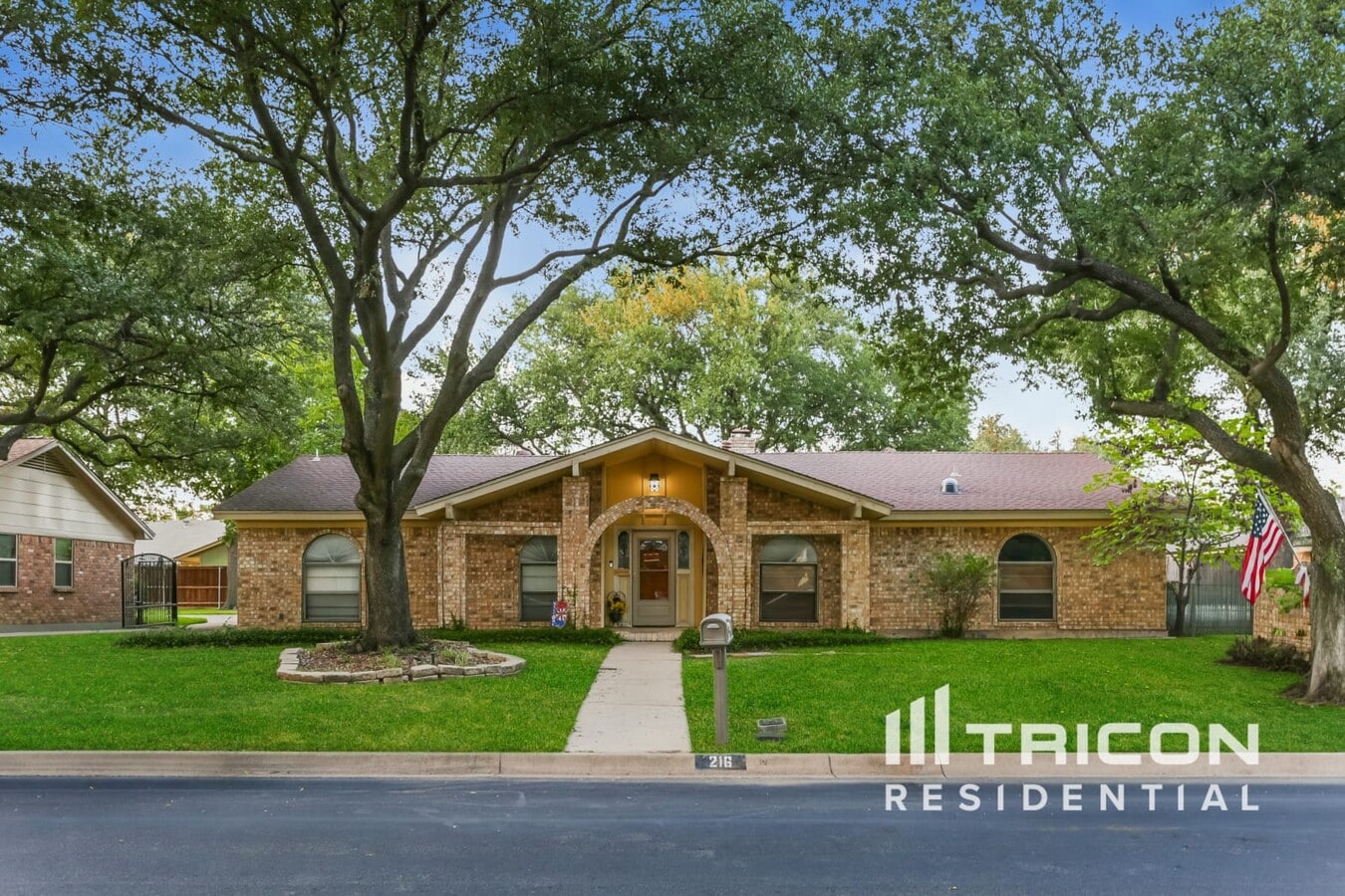 Photo - 216 Baker Dr