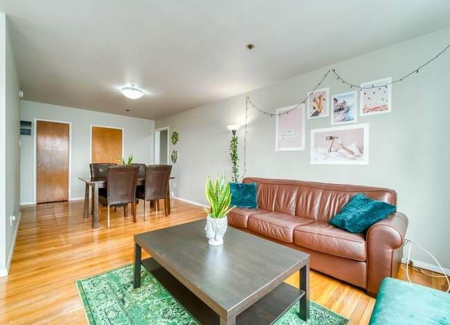 Building Photo - 6411-6411 South St Unit 34