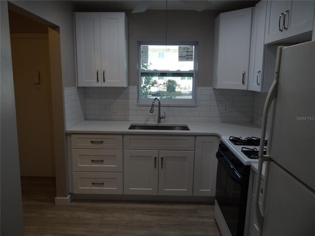 Photo - 5287 81st St N Unidad 2