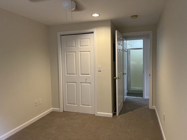 Photo - 97 Gallows Hill Rd Unidad B