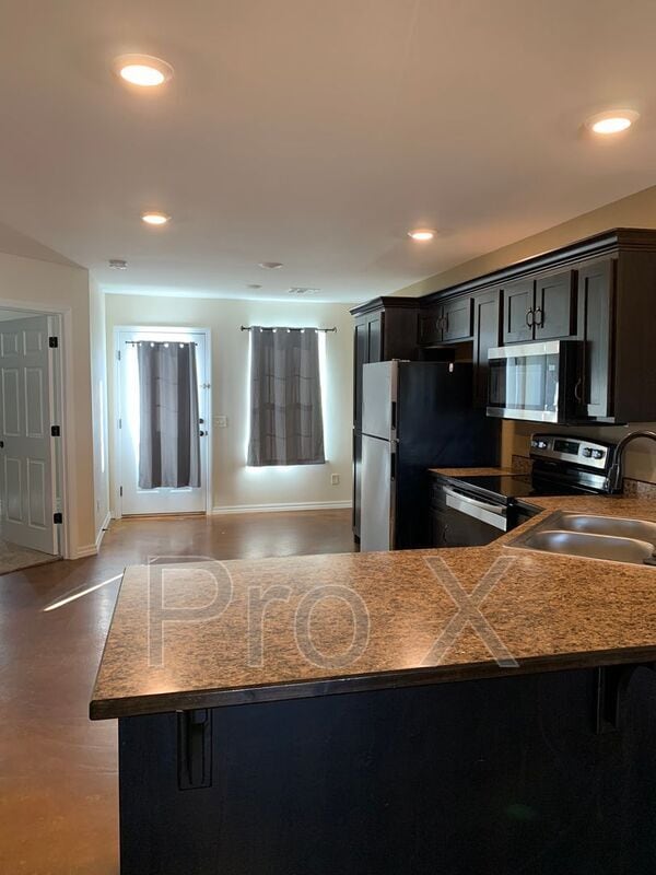 Photo - 612 Easton Dr Unit Apt B