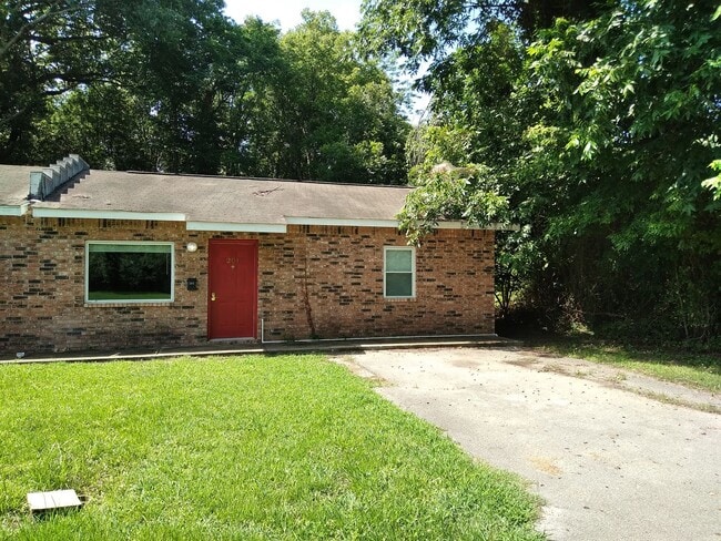 Building Photo - 201 Tucker Inn