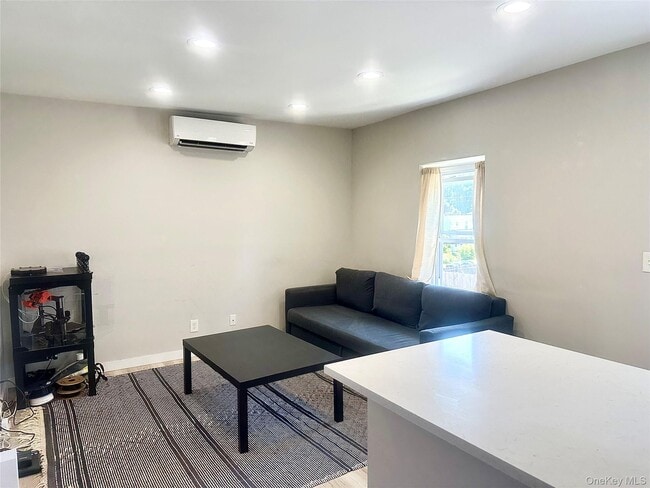 Photo - 374 Verplanck Ave